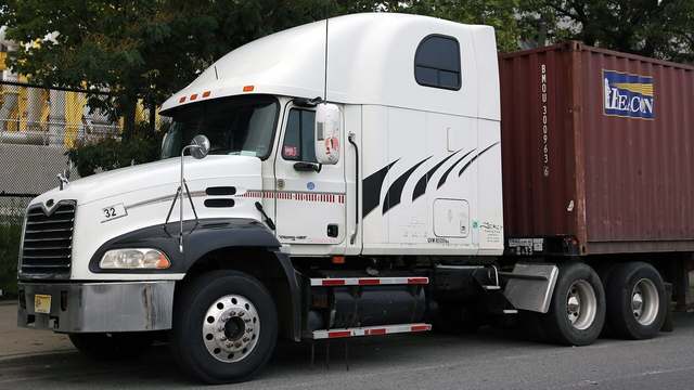 A Mack Vision truck with a sleeper cab
